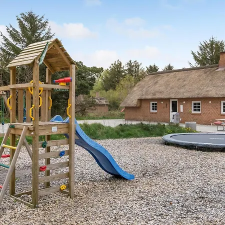 Vakantiehuis Lovely In With Sauna