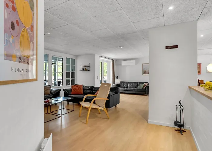 בית נופש Lovely In With Sauna *